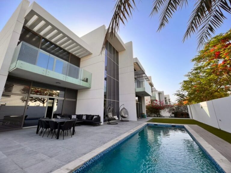 Buy fully furnished 3/4 bedroom villas in Dubai